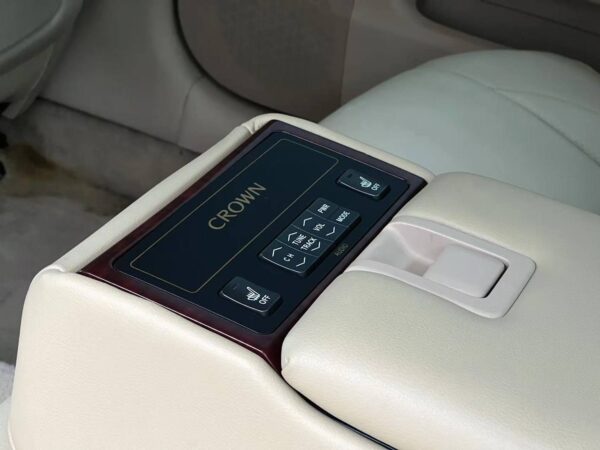 Toyota Crown 2010 - Image 4