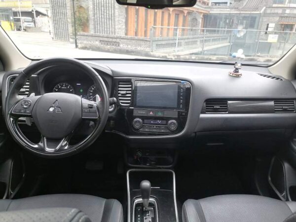 Mitsubishi 2018 Outlander GT3.0 - Image 13