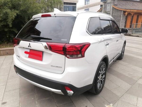 Mitsubishi 2018 Outlander GT3.0 - Image 4