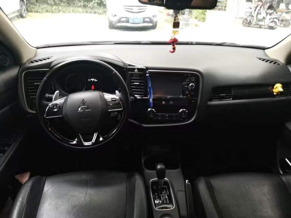Mitsubishi 2018 Outlander GT3.0 - Image 2