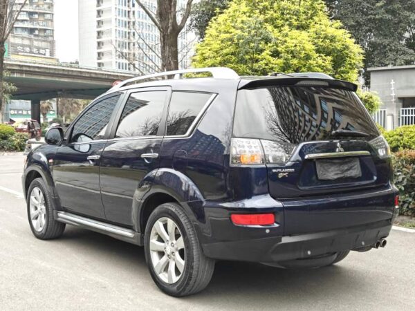 Mitsubishi Outlander 2010 XLS - Image 4