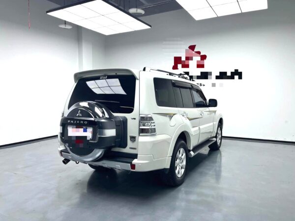 Mitsubishi Pajero 2018 (Deluxe) - Image 3