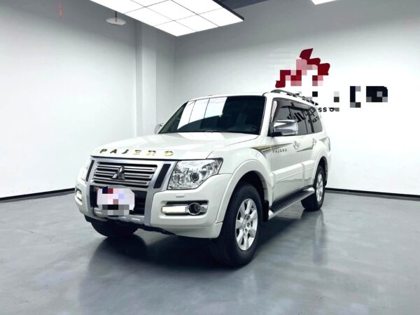 Mitsubishi Pajero 2018 (Deluxe) - Image 4