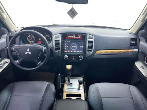 Mitsubishi Pajero 2018 (Deluxe) - Image 5