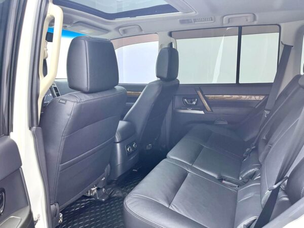 Mitsubishi Pajero 2018 (Deluxe) - Image 8