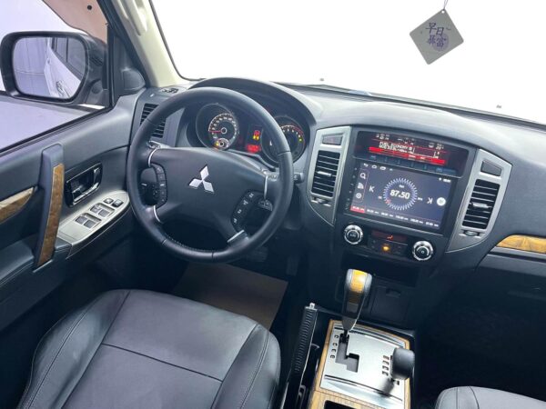 Mitsubishi Pajero 2018 (Deluxe) - Image 9