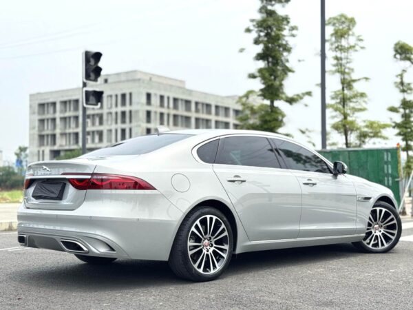 Jaguar 2024 XFL - Image 10