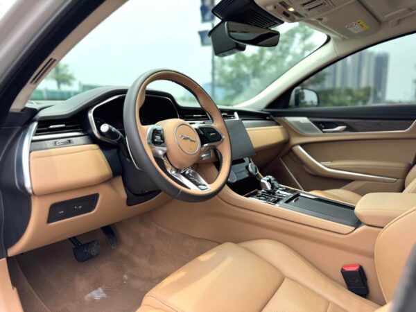 Jaguar 2024 XFL - Image 9