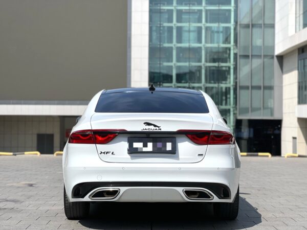 Jaguar 2021 XFL - Image 2
