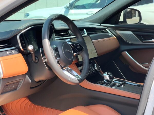 Jaguar 2021 XFL - Image 6