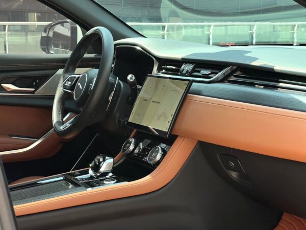 Jaguar 2021 XFL - Image 7