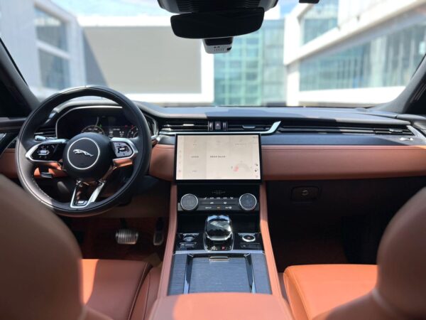 Jaguar 2021 XFL - Image 8