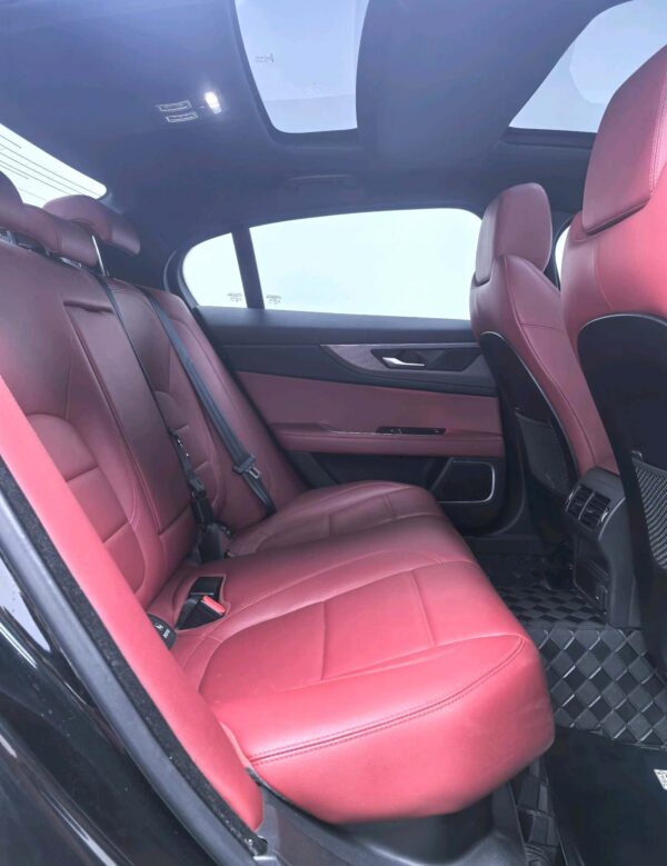 Jaguar 2021 XEF - Image 10