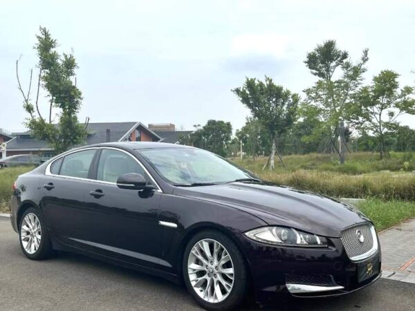 Jaguar XF 2013 - Image 2