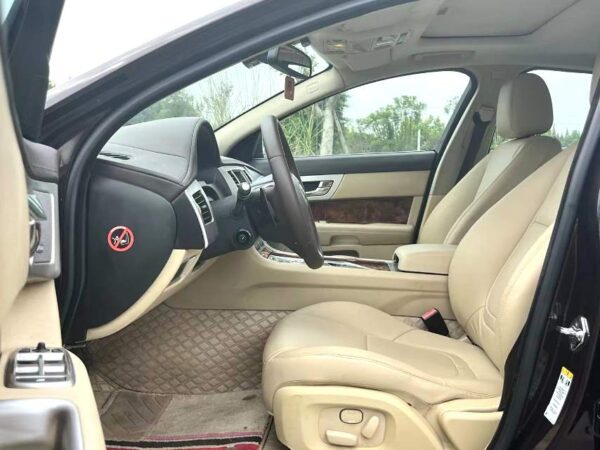 Jaguar XF 2013 - Image 9