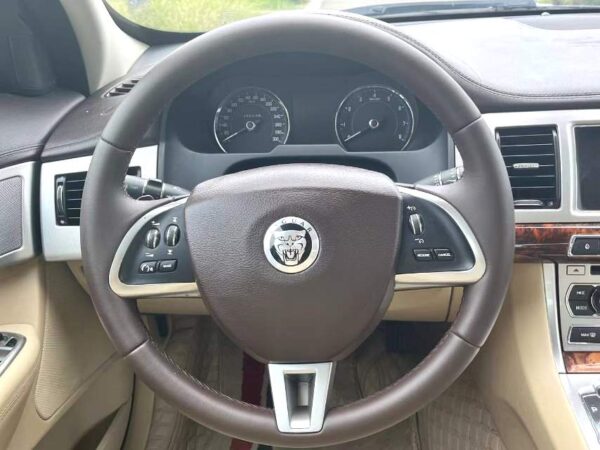 Jaguar XF 2013 - Image 7