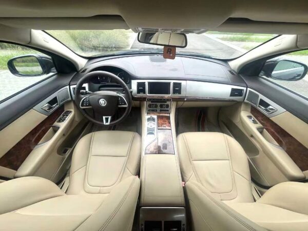 Jaguar XF 2013 - Image 8