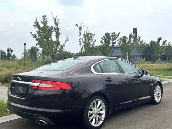 Jaguar XF 2013 - Image 6