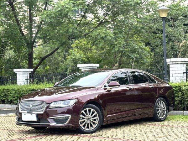 Lincoln MKZ 2017 - Image 2