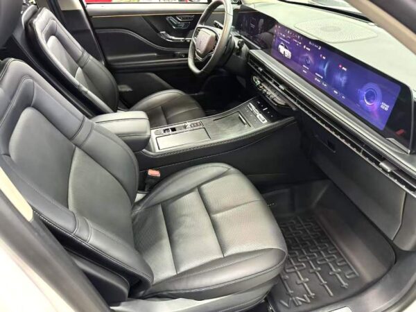 2024 Lincoln Aviator - Image 8