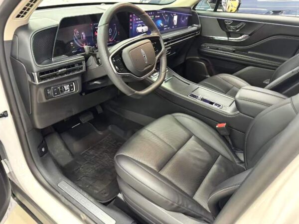 2024 Lincoln Aviator - Image 3