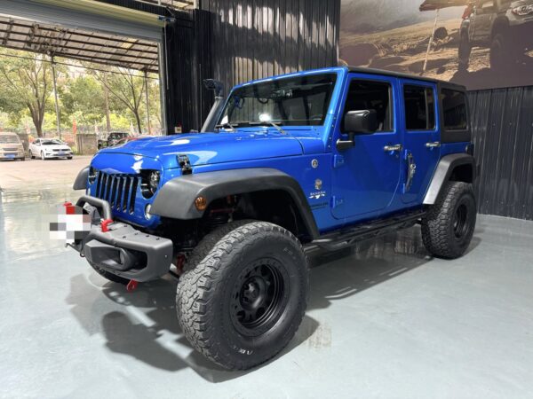 Jeep Wrangler 2015 Unlimited Sahara - Image 2