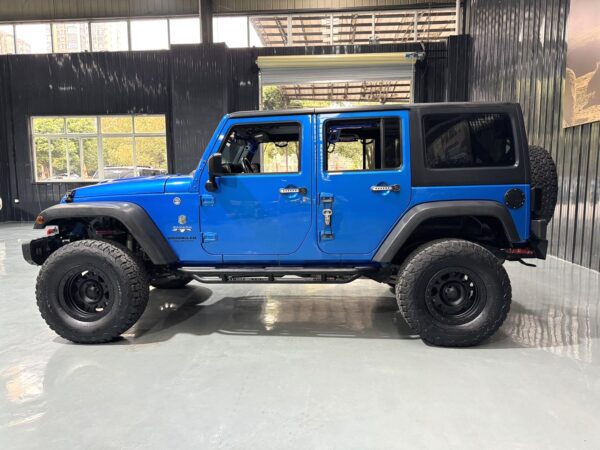Jeep Wrangler 2015 Unlimited Sahara - Image 4