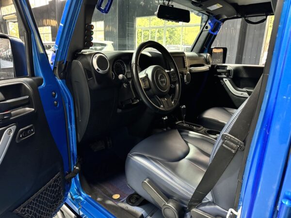 Jeep Wrangler 2015 Unlimited Sahara - Image 11