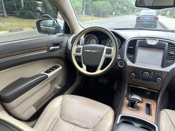 Chrysler 300C 2013 - Image 14