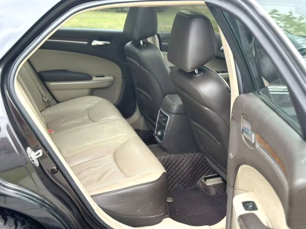 Chrysler 300C 2013 - Image 10