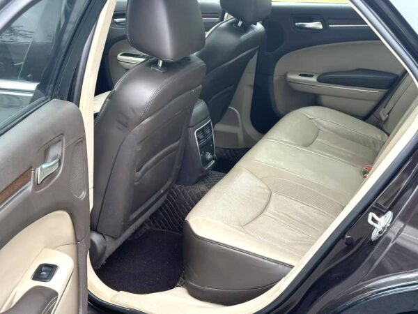 Chrysler 300C 2013 - Image 8
