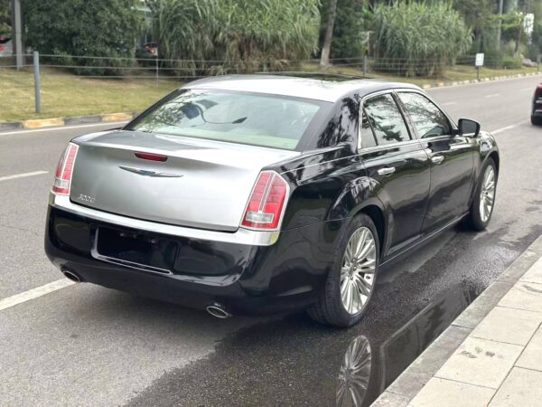 Chrysler 300C 2013 - Image 2