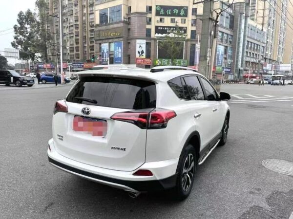 2016 Toyota RAV4 - Image 2